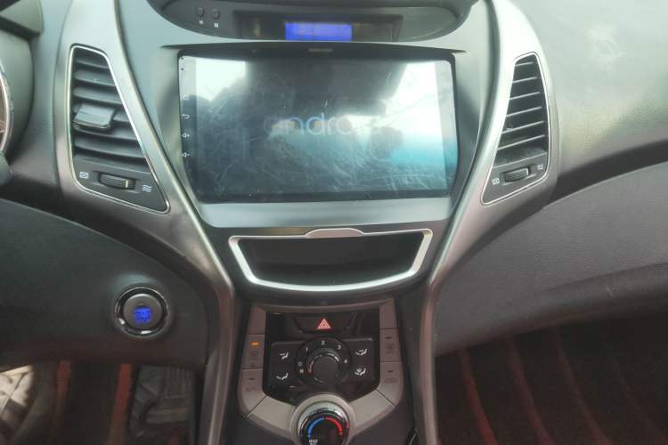 Used Hyundai Elantra (5th Generation / Langdong) 2012 1.6L Manual Leading Model Audio And AC Panel
