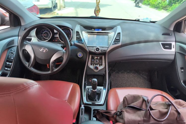 Used Hyundai Elantra (5th Generation / Langdong) 2012 1.6L Manual Leading Model Center Console