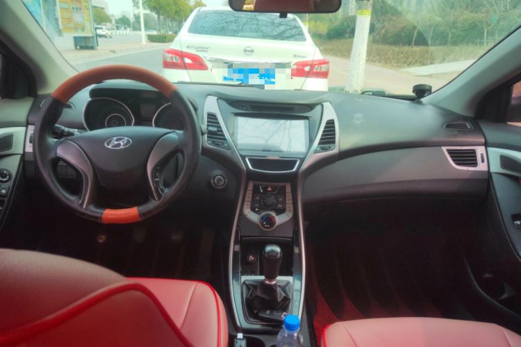 Used Hyundai Elantra (5th Generation / Langdong) 2012 1.6L Manual Leading Model Center Console