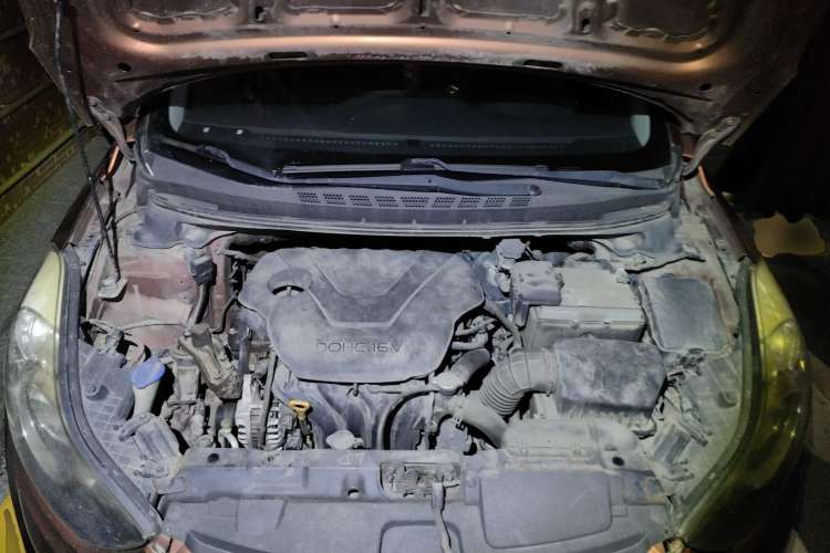 Used Hyundai Elantra (5th Generation / Langdong) 2012 1.6L Automatic Fashion Edition Engine Bay