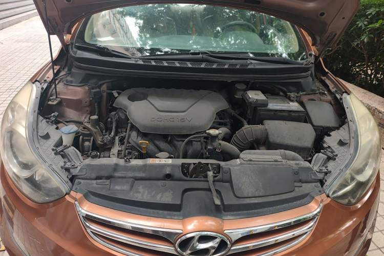 Used Hyundai Elantra (5th Generation / Langdong) 2012 1.6L Automatic Fashion Edition Engine Bay