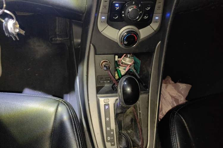 Used Hyundai Elantra (5th Generation / Langdong) 2012 1.6L Automatic Fashion Edition Gear Lever