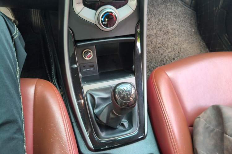 Used Hyundai Elantra (5th Generation / Langdong) 2012 1.6L Manual Leading Model Gear Lever