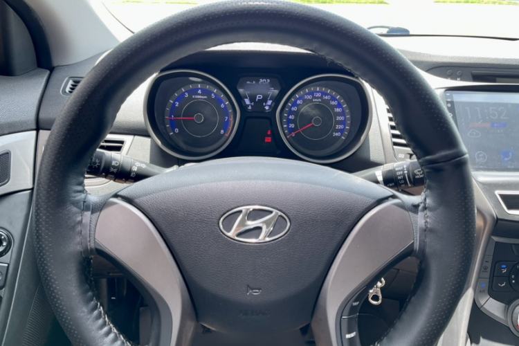 Used Hyundai Elantra (5th Generation / Langdong) 2012 1.6L Automatic Fashion Edition Interior 1