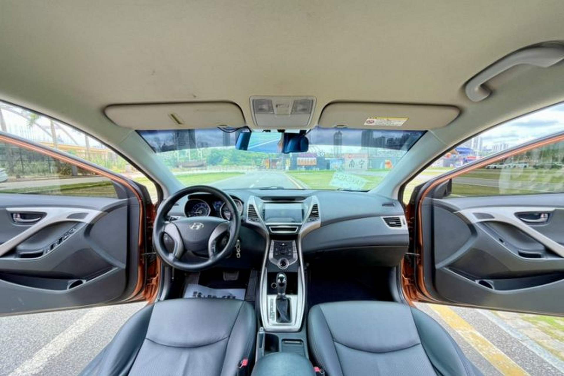 Used Hyundai Elantra (5th Generation / Langdong) 2012 1.6L Automatic Fashion Edition Interior 4