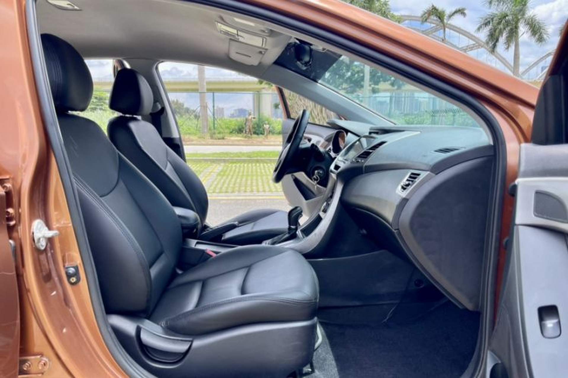 Used Hyundai Elantra (5th Generation / Langdong) 2012 1.6L Automatic Fashion Edition Interior 5