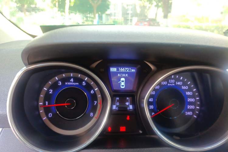 Used Hyundai Elantra (5th Generation / Langdong) 2012 1.6L Manual Leading Model Odometer Close Up