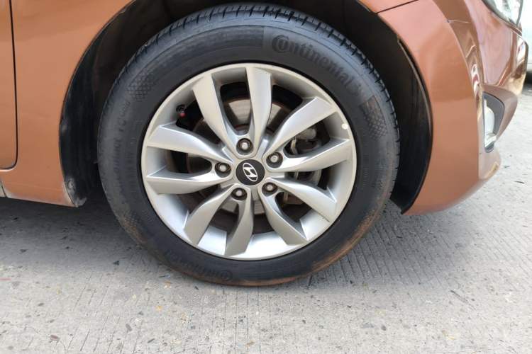 Used Hyundai Elantra (5th Generation / Langdong) 2012 1.6L Manual Leading Model Right Front Wheel Hub