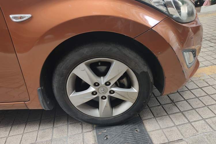 Used Hyundai Elantra (5th Generation / Langdong) 2012 1.6L Automatic Fashion Edition Right Front Wheel Hub