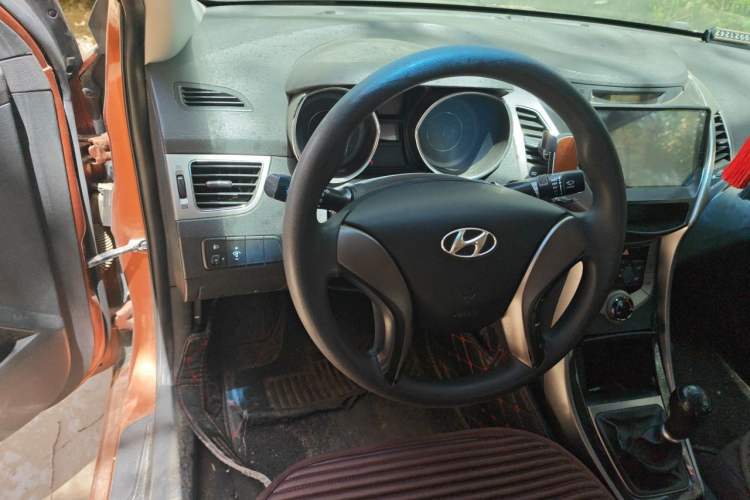 Used Hyundai Elantra (5th Generation / Langdong) 2012 1.6L Manual Leading Model Steering Wheel