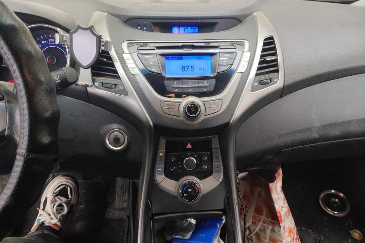 Used Hyundai Elantra (5th Generation / Langdong) 2012 1.6L Manual Leading Model Audio And AC Panel
