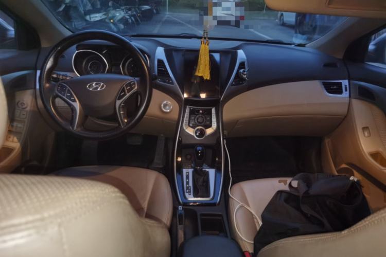 Used Hyundai Elantra (5th Generation / Langdong) 2012 1.6L Automatic Leading Model Center Console