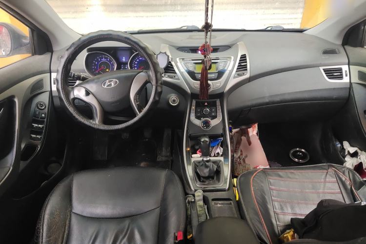 Used Hyundai Elantra (5th Generation / Langdong) 2012 1.6L Manual Leading Model Center Console