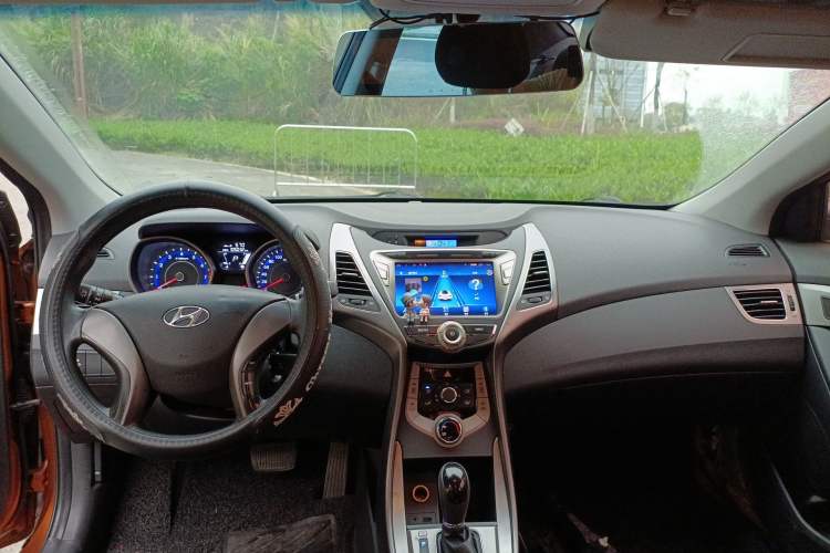Used Hyundai Elantra (5th Generation / Langdong) 2012 1.6L Automatic Fashion Edition Center Console