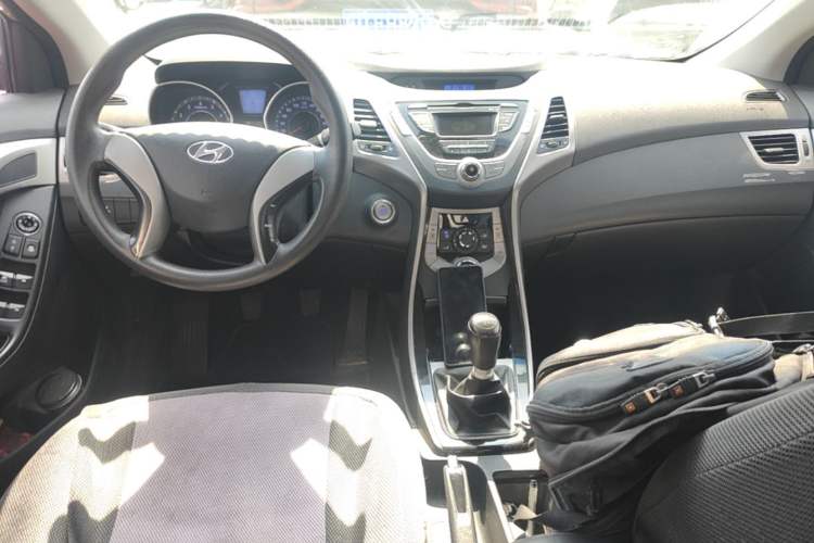 Used Hyundai Elantra (5th Generation / Langdong) 2012 1.6L Manual Leading Model Center Console