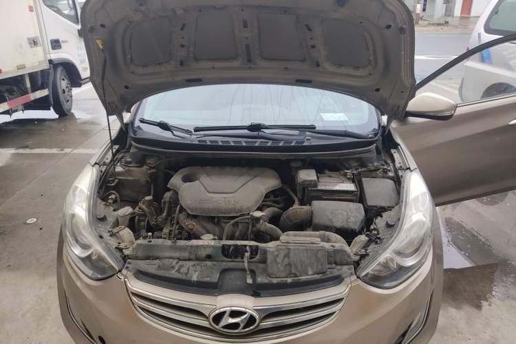 Used Hyundai Elantra (5th Generation / Langdong) 2012 1.6L Manual Leading Model Engine Bay
