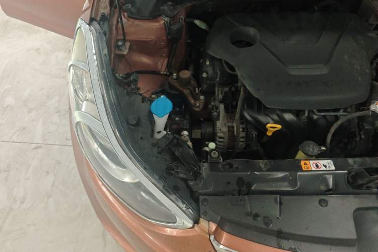 Used Hyundai Elantra (5th Generation / Langdong) 2012 1.6L Automatic Fashion Edition Engine Bay Right