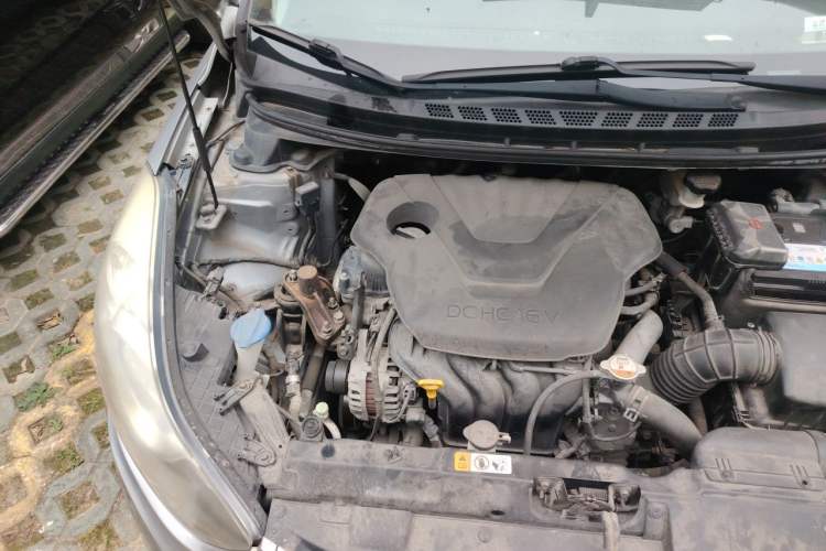 Used Hyundai Elantra (5th Generation / Langdong) 2012 1.6L Manual Leading Model Engine Bay Right