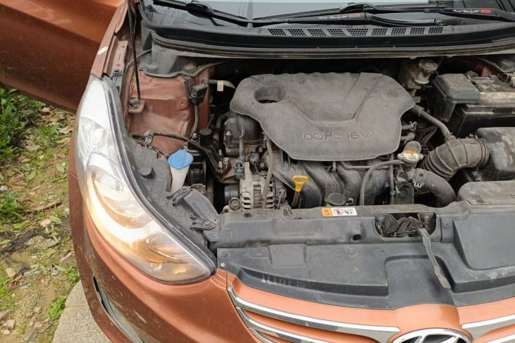 Used Hyundai Elantra (5th Generation / Langdong) 2012 1.6L Automatic Fashion Edition Engine Bay Right