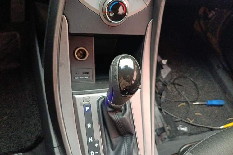 Used Hyundai Elantra (5th Generation / Langdong) 2012 1.6L Automatic Fashion Edition Gear Lever