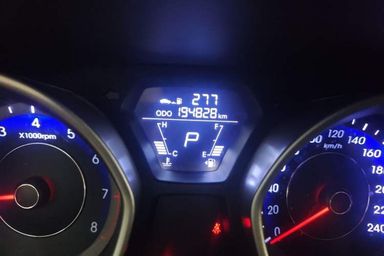 Used Hyundai Elantra (5th Generation / Langdong) 2012 1.6L Automatic Fashion Edition Odometer Close Up