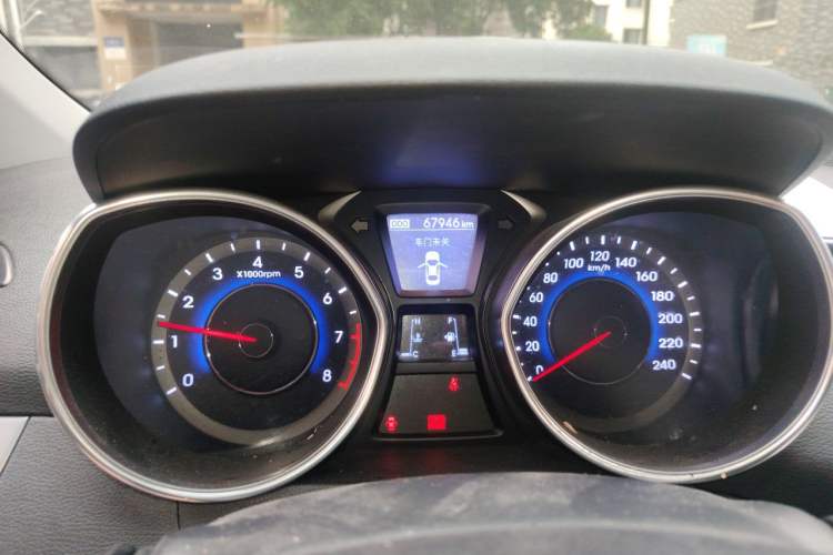 Used Hyundai Elantra (5th Generation / Langdong) 2012 1.6L Manual Leading Model Odometer Close Up
