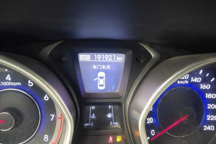 Used Hyundai Elantra (5th Generation / Langdong) 2012 1.6L Manual Leading Model Odometer Close Up