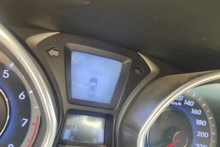 Used Hyundai Elantra (5th Generation / Langdong) 2012 1.6L Manual Leading Model Odometer Close Up