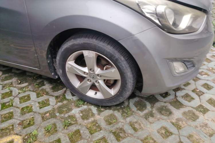 Used Hyundai Elantra (5th Generation / Langdong) 2012 1.6L Manual Leading Model Right Front Wheel Hub