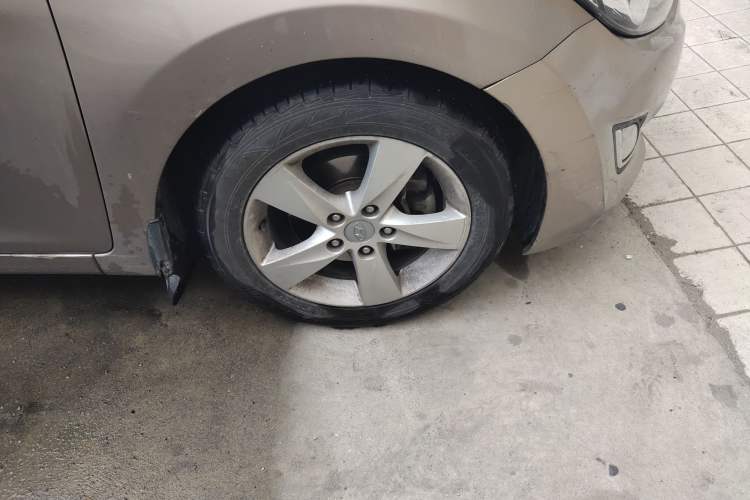 Used Hyundai Elantra (5th Generation / Langdong) 2012 1.6L Manual Leading Model Right Front Wheel Hub