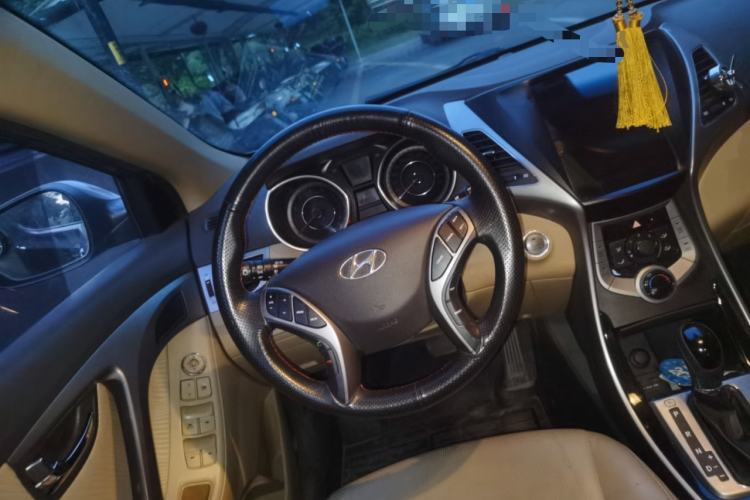Used Hyundai Elantra (5th Generation / Langdong) 2012 1.6L Automatic Leading Model Steering Wheel