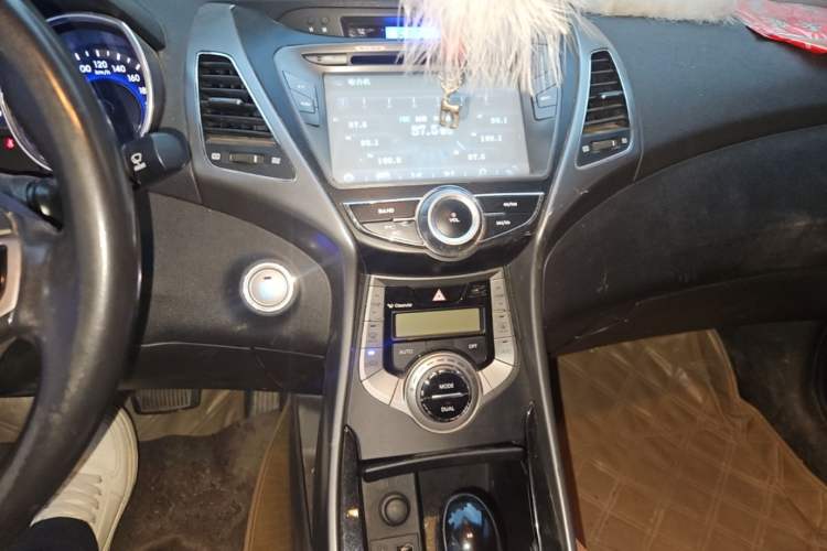 Used Hyundai Elantra (5th Generation / Langdong) 2012 1.6L Automatic Prestige Model Audio And AC Panel
