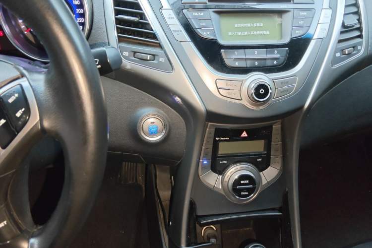 Used Hyundai Elantra (5th Generation / Langdong) 2012 1.6L Automatic Prestige Model Audio And AC Panel