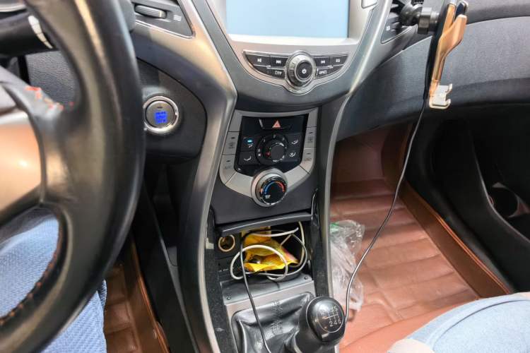 Used Hyundai Elantra (5th Generation / Langdong) 2012 1.6L Manual Leading Model Audio And AC Panel