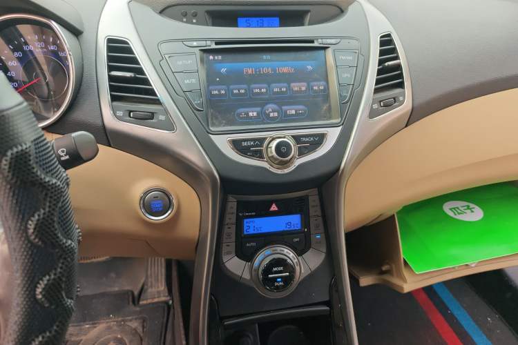 Used Hyundai Elantra (5th Generation / Langdong) 2012 1.6L Automatic Prestige Model Audio And AC Panel
