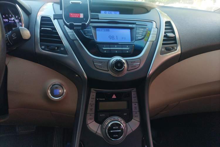 Used Hyundai Elantra (5th Generation / Langdong) 2012 1.6L Automatic Prestige Model Audio And AC Panel