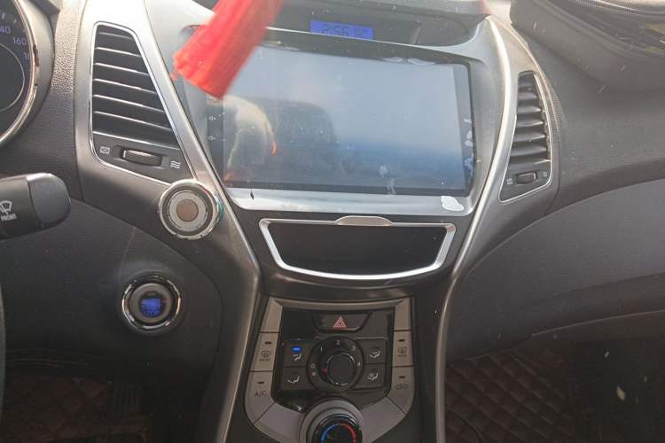 Used Hyundai Elantra (5th Generation / Langdong) 2012 1.6L Manual Leading Model Audio And AC Panel