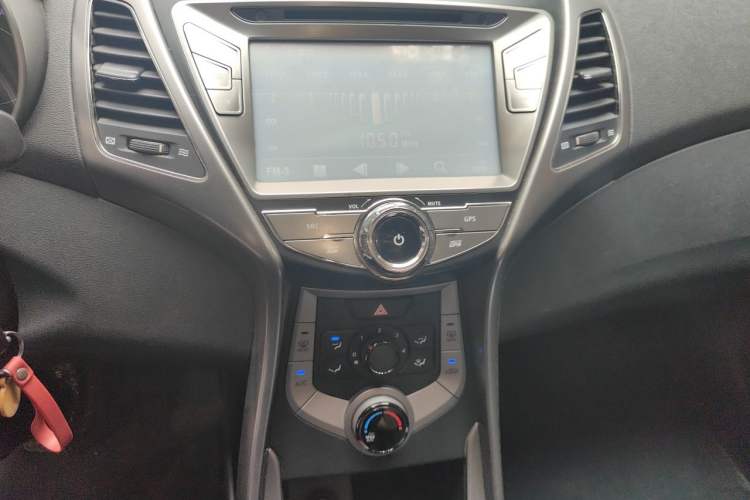 Used Hyundai Elantra (5th Generation / Langdong) 2012 1.6L Manual Fashion Edition Audio And AC Panel