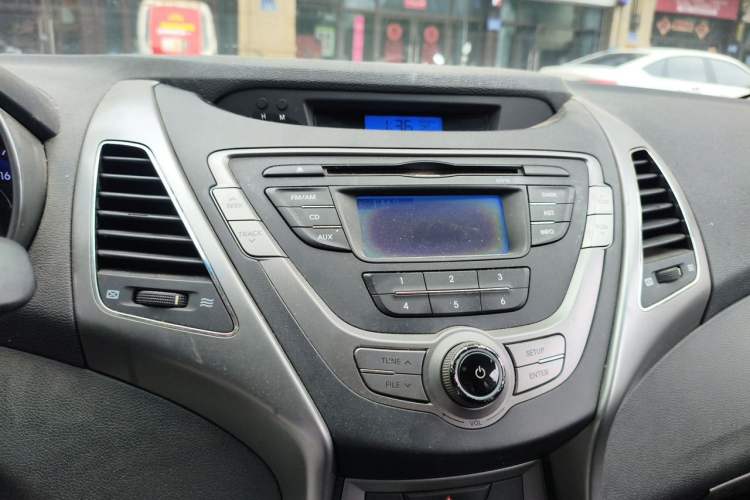Used Hyundai Elantra (5th Generation / Langdong) 2012 1.6L Automatic Fashion Edition Audio And AC Panel
