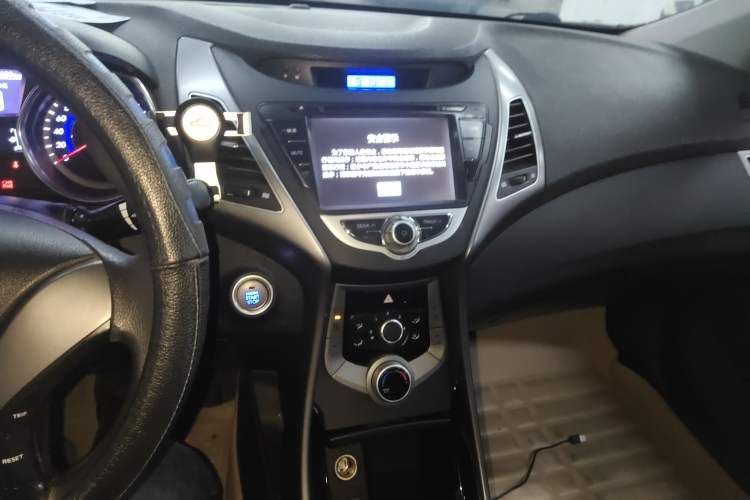 Used Hyundai Elantra (5th Generation / Langdong) 2012 1.6L Manual Leading Model Audio And AC Panel