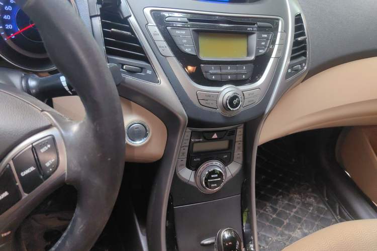 Used Hyundai Elantra (5th Generation / Langdong) 2012 1.6L Automatic Prestige Model Audio And AC Panel