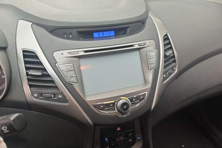 Used Hyundai Elantra (5th Generation / Langdong) 2012 1.6L Manual Fashion Edition Audio And AC Panel