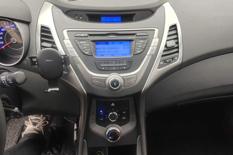 Used Hyundai Elantra (5th Generation / Langdong) 2012 1.6L Automatic Fashion Edition Audio And AC Panel