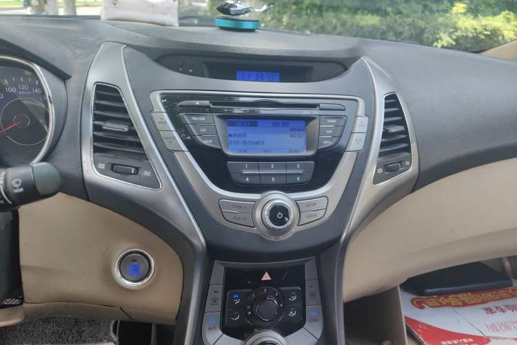 Used Hyundai Elantra (5th Generation / Langdong) 2012 1.6L Manual Leading Model Audio And AC Panel