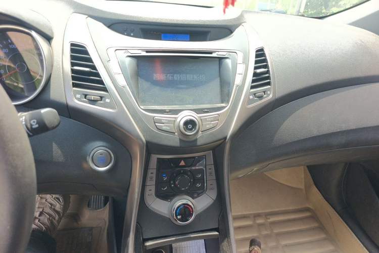 Used Hyundai Elantra (5th Generation / Langdong) 2012 1.6L Manual Leading Model Audio And AC Panel