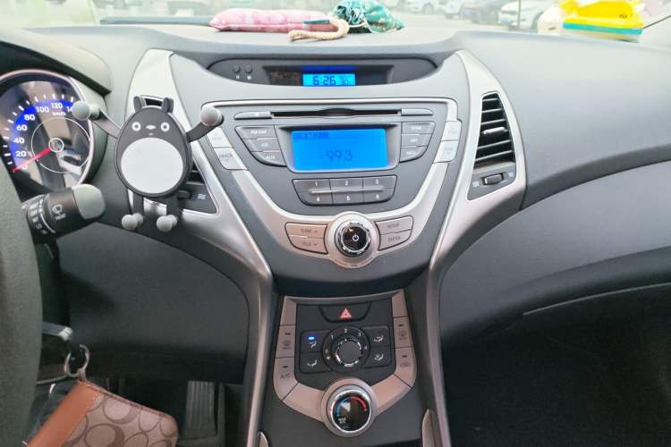 Used Hyundai Elantra (5th Generation / Langdong) 2012 1.6L Automatic Fashion Edition Audio And AC Panel