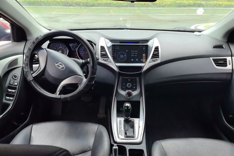 Used Hyundai Elantra (5th Generation / Langdong) 2012 1.6L Automatic Fashion Edition Center Console