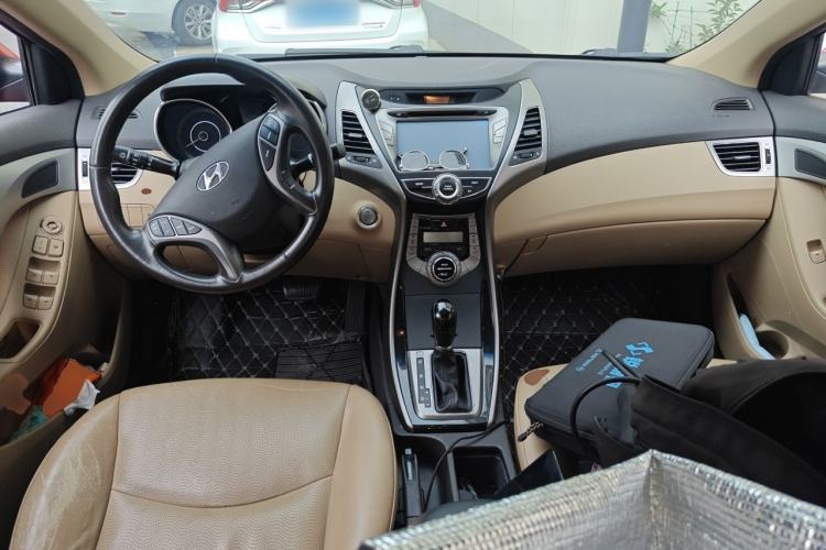 Used Hyundai Elantra (5th Generation / Langdong) 2012 1.6L Automatic Prestige Model Center Console