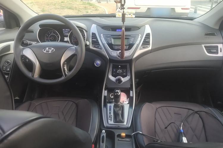 Used Hyundai Elantra (5th Generation / Langdong) 2012 1.6L Automatic Leading Model Center Console