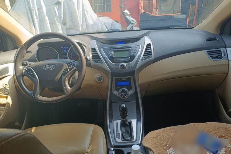 Used Hyundai Elantra (5th Generation / Langdong) 2012 1.6L Automatic Leading Model Center Console